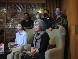 Anggota DPR Cerita Ketakutannya Saat Dapat Kabar Putra Dipukuli di Tol Anggota DPR Cerita Ketakutannya Saat Dapat Kabar Putra Dipukuli di Tol