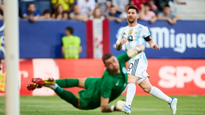 PAMPLONA, SPAIN - JUNE 05: Lionel Messi of Argentina  scoring his teams second goal  uring the international friendly match between Argentina and Estonia at Estadio El Sadar on June 05, 2022 in Pamplona, Spain. (Photo by Juan Manuel Serrano Arce/Getty Images)