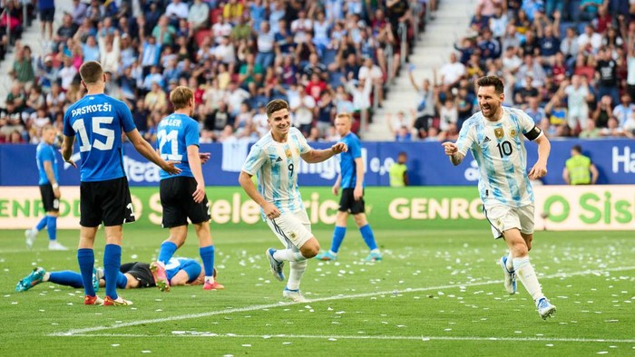 PAMPLONA, SPAIN - JUNE 05: Lionel Messi of Argentina  celebrates after scoring his teams third goal during the international friendly match between Argentina and Estonia at Estadio El Sadar on June 05, 2022 in Pamplona, Spain. (Photo by Juan Manuel Serrano Arce/Getty Images)