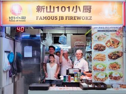 Mantan Perawat ini Sukses Buka Warung Makan Zi Char dan Terkenal