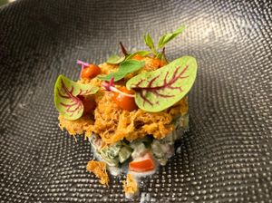 Deconstructed Pecel Lele dan Udang Saus Padang yang Memikat Selera Deconstructed Pecel Lele dan Udang Saus Padang yang Memikat Selera