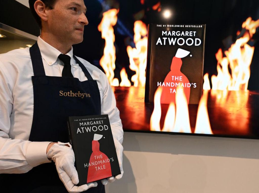Novel Anti-Api The Handmaids Tale Laku Rp 1,8 Miliar Novel Anti-Api The Handmaids Tale Laku Rp 1,8 Miliar