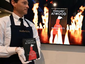 Novel Anti-Api The Handmaids Tale Laku Rp 1,8 Miliar Novel Anti-Api The Handmaids Tale Laku Rp 1,8 Miliar