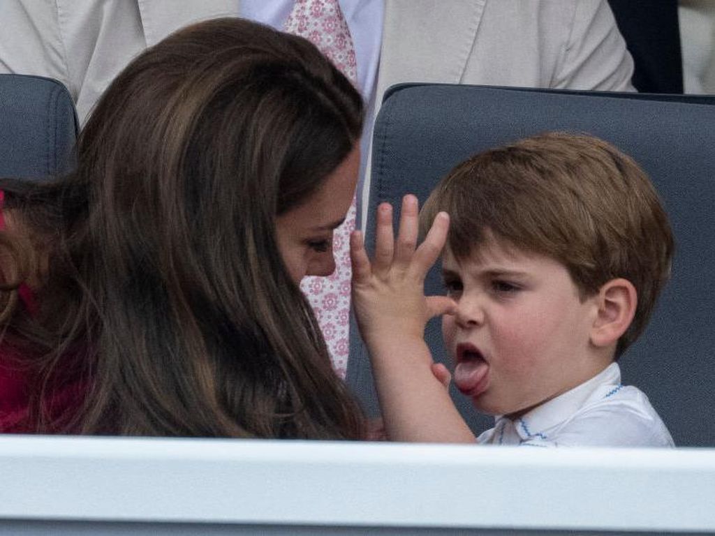 Viral Ekspresi Pangeran Louis saat Jubilee, Psikolog Anak Bilang Begini