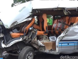 Snapshot: Mobil Travel Maut yang Tewaskan 3 Orang di Cipularang