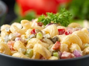 Resep Selada Makaroni dan Paprika yang Renyah Segar