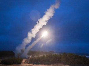 Korea Selatan dan AS Balas Tembakan Rudal Balistik Korea Utara Korea Selatan dan AS Balas Tembakan Rudal Balistik Korea Utara