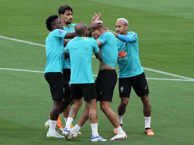 TOKYO, JAPAN - JUNE 04: (R-L) Neymar Jr. and Richarlison and Lucas Paqueta and Vinicius Jr of Brazil in action during a Brazil training session ahead of the international friendly against Japan at National Stadium on June 04, 2022 in Tokyo, Japan. (Photo by Koji Watanabe/Getty Images)