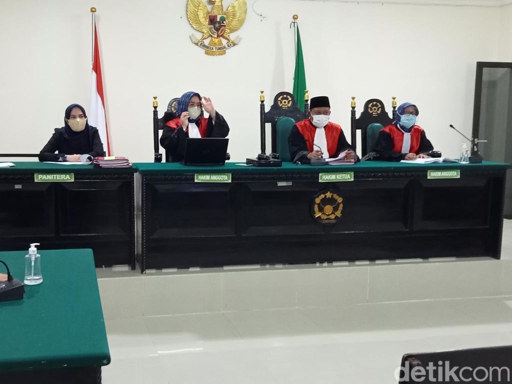 Sidang AKBP Mustari Perkosa ABG Putri Dilanjut Usai Eksepsi Ditolak Hakim Sidang AKBP Mustari Perkosa ABG Putri Dilanjut Usai Eksepsi Ditolak Hakim