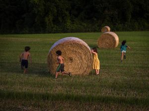 Saat Anak-anak di Spanyol Main Petak Umpet