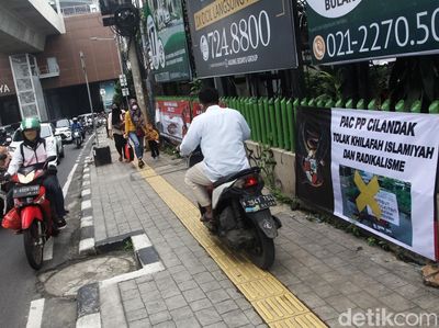 Spanduk Tolak Paham Khilafah Terlihat di Fatmawati Jaksel
