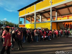 Curhat Warga Beli Tiket VIP Stadion BJ Habibie Tapi Nonton di Tribun Ekonomi