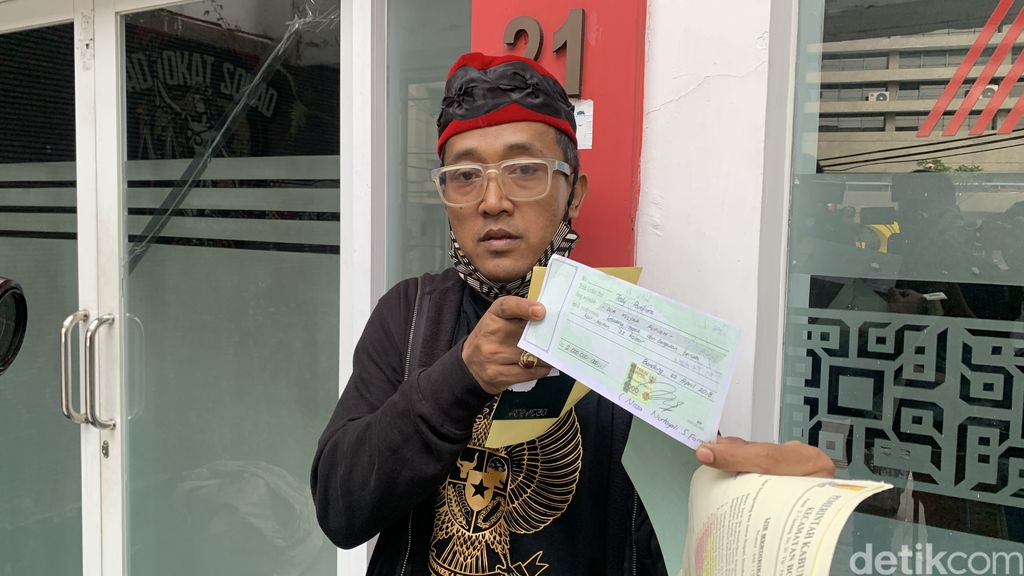 Teddy Pardiyana tunjukan bukti kepemilikan kosan 32 pintu