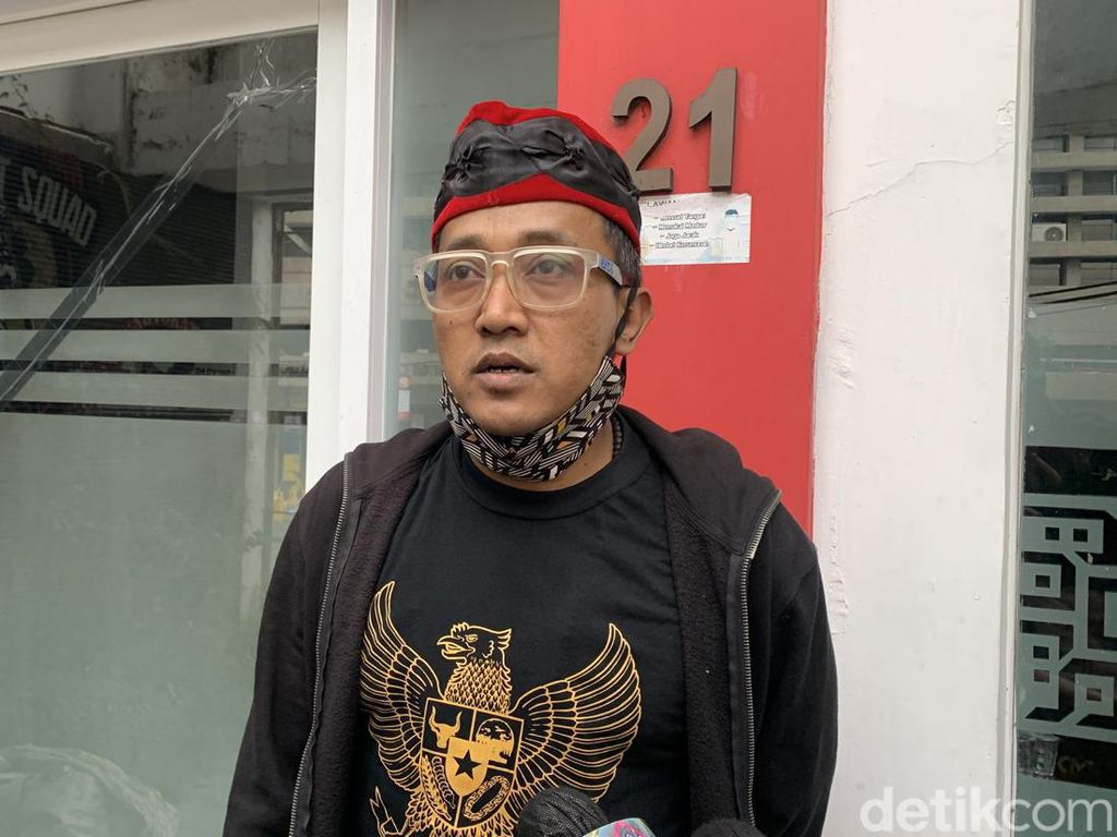 Divonis 1 Tahun 3 Bulan Bui Gelapkan Mobil Rizky Febian, Teddy Belum Menyerah Divonis 1 Tahun 3 Bulan Bui Gelapkan Mobil Rizky Febian, Teddy Belum Menyerah