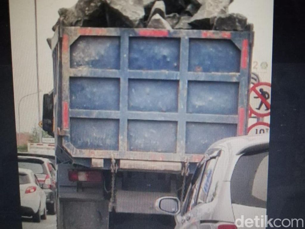 Truk ODOL Bawa Batu Kali di Tol Benda Bandara Soetta, Polisi: Kami Tindak!