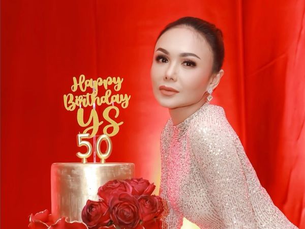 8 Potret Yuni Shara Rayakan Ultah Ke-50, Dipuji Masih Usia 20-an