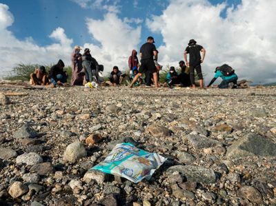 Kerja Keras Mengurangi Sampah Plastik di Laut Indonesia
