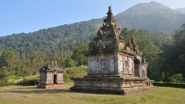Candi Gedong Songo.