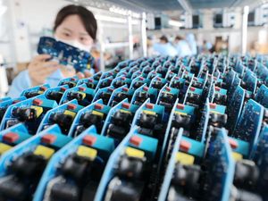 PR Mobil Listrik di Indonesia: Listrik Masih dari Batubara dan Ancaman Limbah Baterai