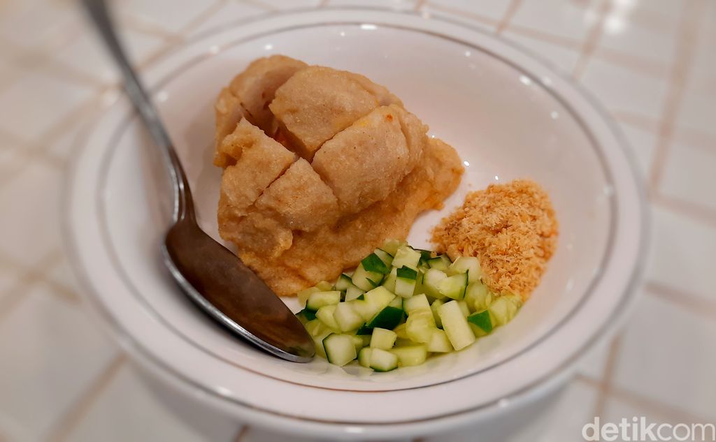 Penikmat makanan pempek tentu tahu jenis ikan tenggiri dan gabus yang biasa digunakan sebagai bahan baku. Nah, lebih enak mana pempek ikan tenggiri atau gabus?