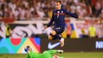 Momen Griezmann Giring Bola Lewati Kiper, Tendang... Tidak Gol!
