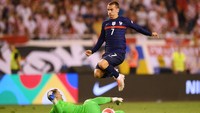 Momen itu terjadi di laga Kroasia vs Prancis tersaji pada matchday kedua UEFA Nations League A Grup 1. Foto: Getty Images/Jurij Kodrun