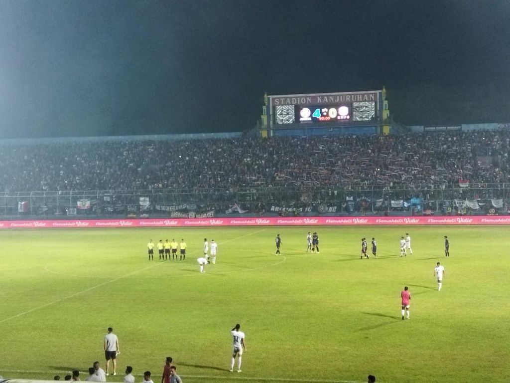 Arema FC Bantai RANS Nusantara di Depan Puluhan Ribu Aremania
