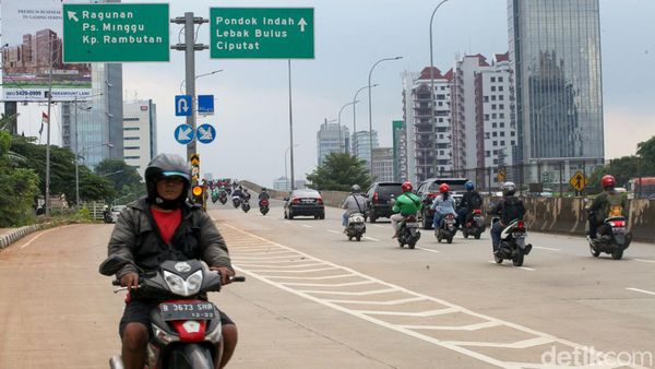 Cekrek, Pemotor Bandel Lawan Arah di Jl TB Simatupang Jaksel