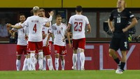 Austria asuhan Ralf Rangnick harus takluk 1-2 dari Denmark meski tampil dominan dengan melepas 18 tembakan. REUTERS/Lisa Leutner