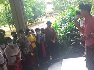 Polemik SMA Bali Mandara, Fraksi Golkar: Gubernur Berpandangan Lain Polemik SMA Bali Mandara, Fraksi Golkar: Gubernur Berpandangan Lain