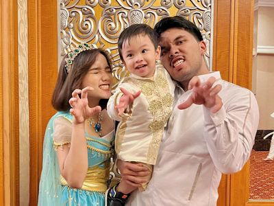 8 Pesona Fuji Tampil Bak Putri Jasmine, Bikin Teringat Mendiang Vanessa Angel