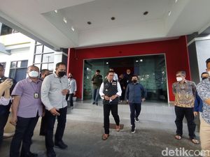 PPDB Jabar, Ridwan Kamil: Sekolah di Negeri Atau Swasta Sama Saja PPDB Jabar, Ridwan Kamil: Sekolah di Negeri Atau Swasta Sama Saja