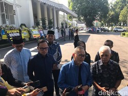 Takziah ke Gedung Pakuan, Zulhas-Hatta Rajasa Puji Ketegaran Ridwan Kamil