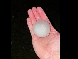 Penampakan Hujan Es Sebesar Bola Tenis Hantam Prancis, 1 Warga Tewas