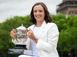 Pesona Iga Swiatek, Ratu Tenis Baru Pemecah Rekor Serena Williams Pesona Iga Swiatek, Ratu Tenis Baru Pemecah Rekor Serena Williams