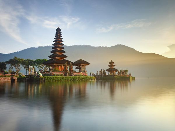 Healing Dulu, Lihat Memukaunya Jepretan di Pura Ulun Danu Bali