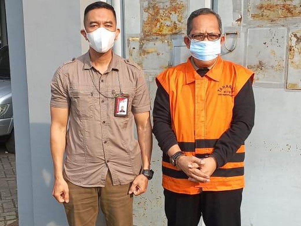 Hakim PN Surabaya Nonaktif Itong Isnaeni Dijebloskan ke Rutan Medaeng