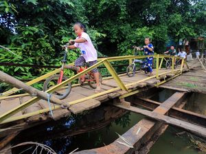 Jembatan Penghubung di Jonggol Ini Rusak Sejak 2016