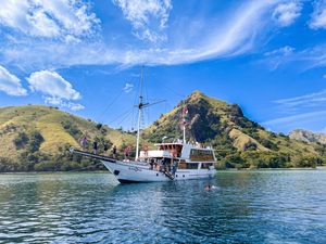 Alasan Harus Trip ke Labuan Bajo dengan Kapal Gandiva Phinisi