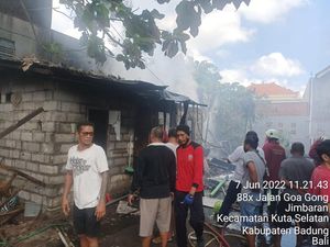 Diduga Korsleting Listrik, Rumah Driver Ojol di Jimbaran Terbakar