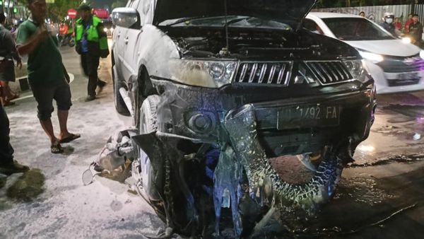 Penampakan Pajero Tabrak Motor hingga Terbakar di Sukoharjo