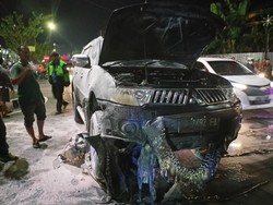 Mobil Pajero Tabrak Motor hingga Terbakar di Grogol Sukoharjo