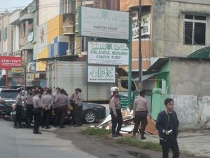 Penampakan Proses Penangkapan Pimpinan Khilafatul Muslimin di Lampung