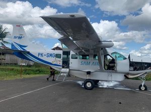 Pilot-Kopilot SAM AIR Lolos dari Maut Usai Pesawat Ditembaki KKB Papua Pilot-Kopilot SAM AIR Lolos dari Maut Usai Pesawat Ditembaki KKB Papua