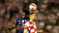 Kroasia vs Prancis berlangsung di Stadion Poljud, Selasa (7/6/2022) dini hari WIB. Tim tuan rumah lebih dulu mendapatkan kesempatan di menit keenam, namun bola sundulan Lovro Majer dari skema sepak pojok masih melebar.