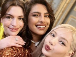 Selfie Cantik Lisa BLACKPINK Bareng Priyanka Chopra-Anne Hathaway