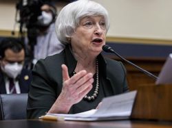 Giliran Rusia Sanksi 61 Pejabat AS, Termasuk Menkeu