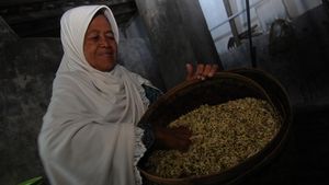 Nabung 11 Tahun, Pedagang Taoge Ini Siap Naik Haji