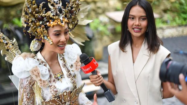 Olivia Aten dalam balutan kostum nasional Kartini