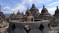 Potret Keausan di Tangga dan Relief Candi Borobudur